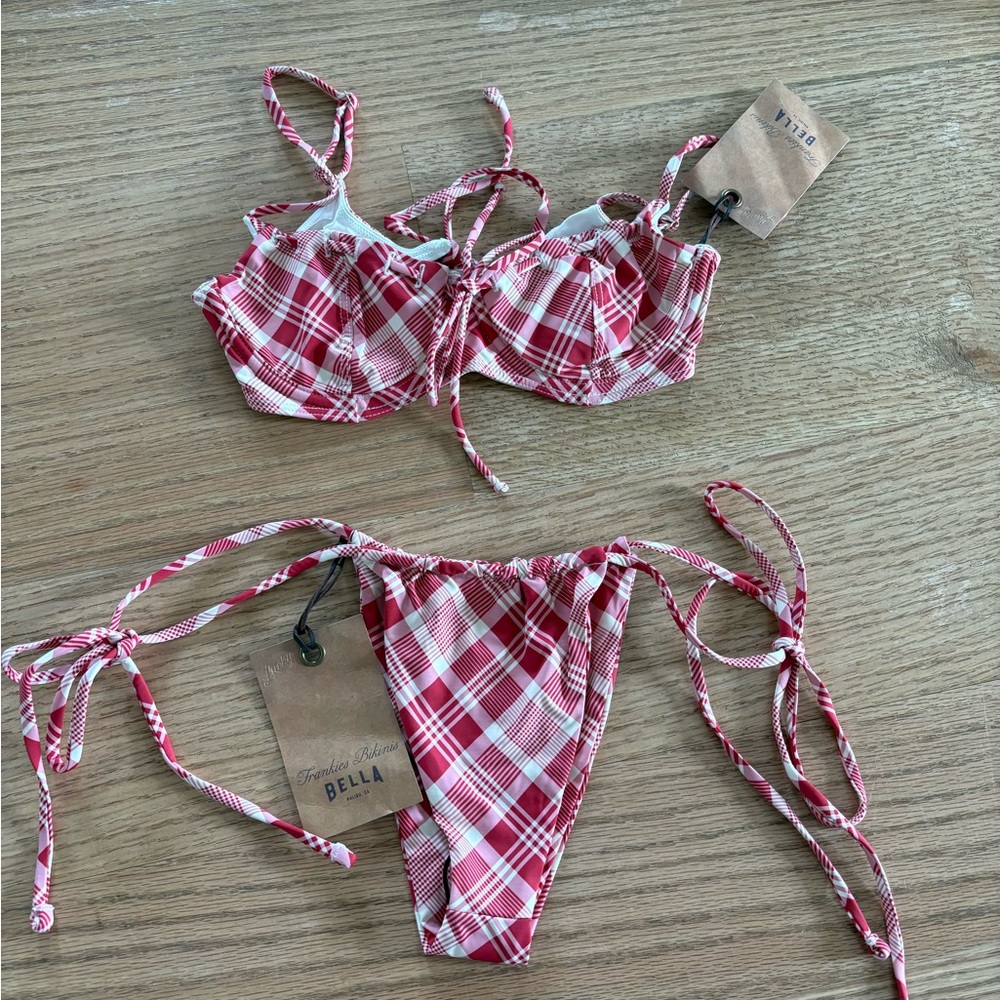 Frankie’s bikinis set